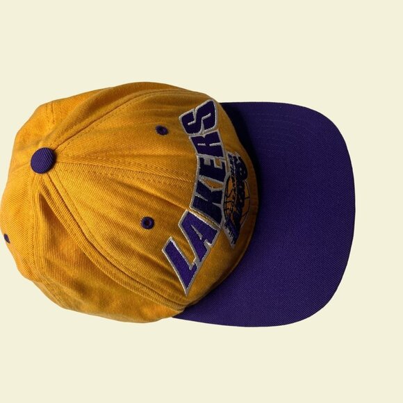 VTG Los Angeles Lakers Hat Men Snap Back Yellow Purple Adult NBA Mitchell & Ness - Picture 5 of 9